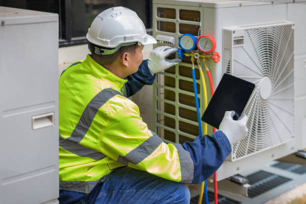 Professional Hvac technician working in Blountsville, AL